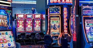 Người dùng Việt Nam chơi slot online 88ok trên điện thoại di động